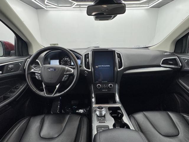 Photo of 2022 Rapid Red Metallic Tinted Clearcoat Ford Edge