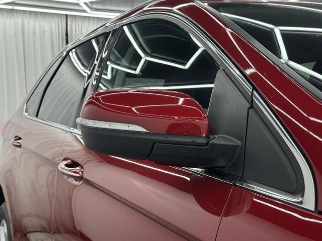 Photo of 2022 Rapid Red Metallic Tinted Clearcoat Ford Edge
