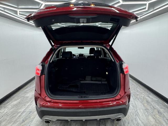 Photo of 2022 Rapid Red Metallic Tinted Clearcoat Ford Edge