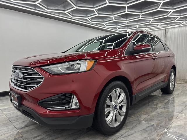 Photo of 2022 Rapid Red Metallic Tinted Clearcoat Ford Edge