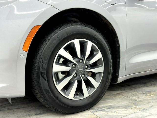 Photo of 2021 Billet Silver Metallic Clearcoat Chrysler Pacifica Hybrid