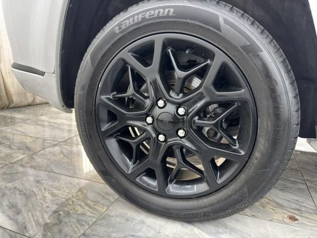 Photo of 2021 Bright White Clearcoat Jeep Grand Cherokee
