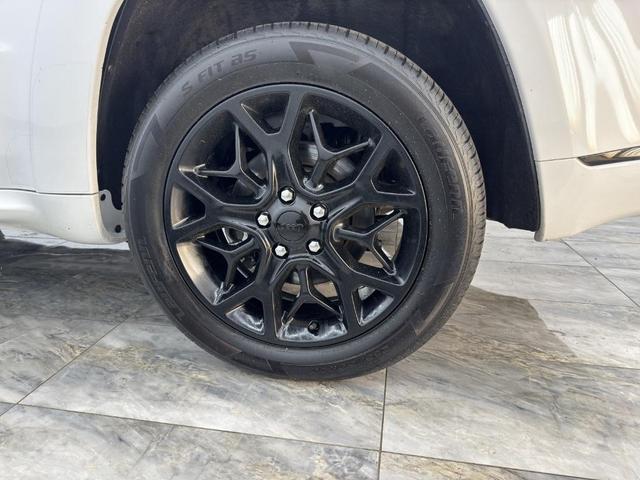 Photo of 2021 Bright White Clearcoat Jeep Grand Cherokee