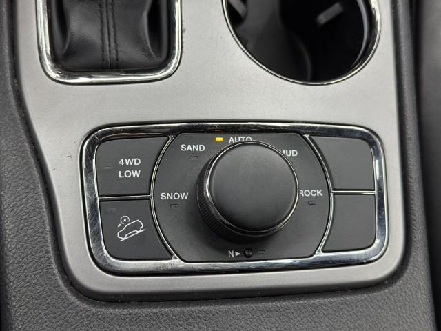 Photo of 2021 Bright White Clearcoat Jeep Grand Cherokee