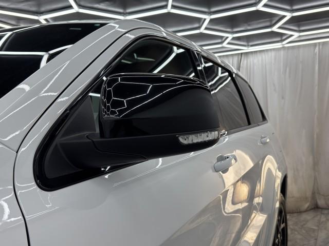 Photo of 2021 Bright White Clearcoat Jeep Grand Cherokee