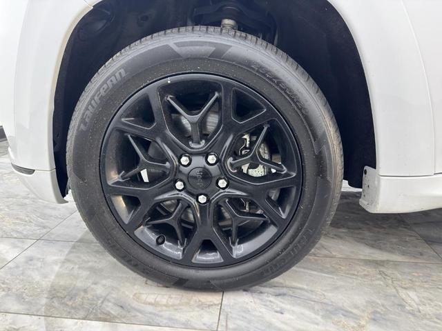 Photo of 2021 Bright White Clearcoat Jeep Grand Cherokee