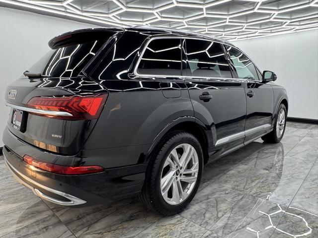 Photo of 2023 Mythos Black Metallic Audi Q7
