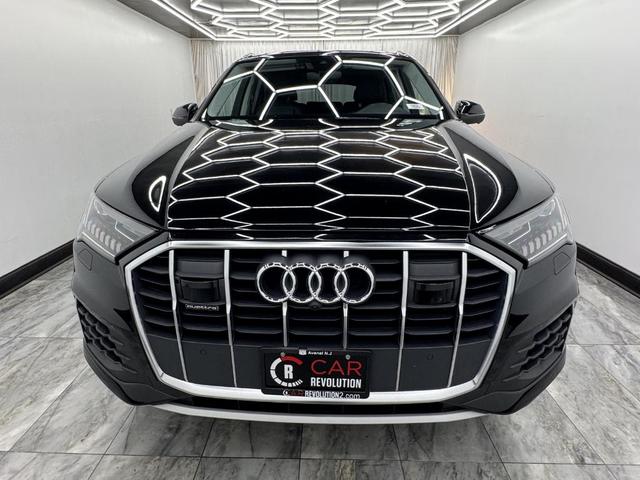 Photo of 2023 Mythos Black Metallic Audi Q7