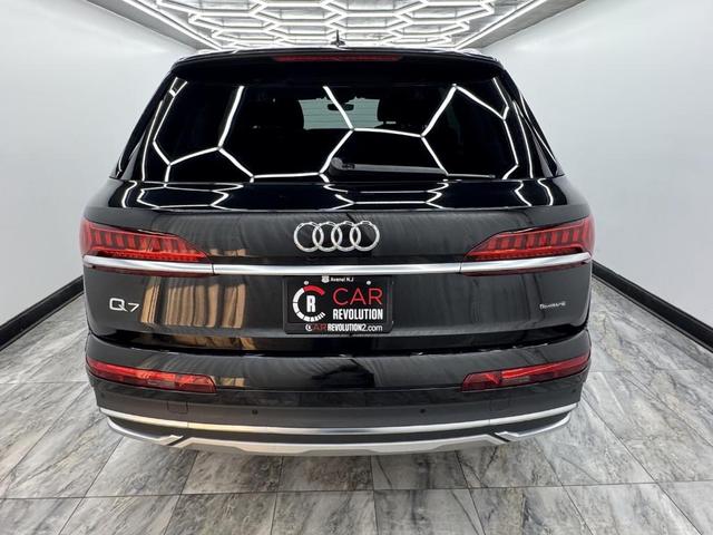 Photo of 2023 Mythos Black Metallic Audi Q7