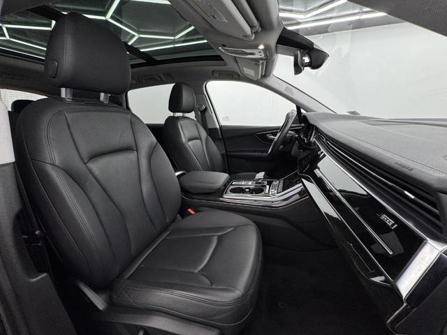 Photo of 2023 Mythos Black Metallic Audi Q7