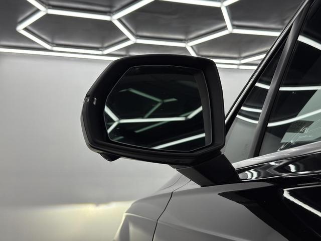 Photo of 2023 Mythos Black Metallic Audi Q7