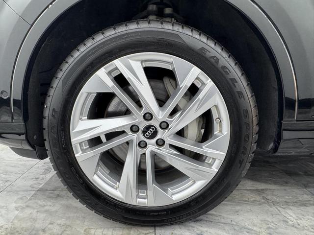 Photo of 2023 Mythos Black Metallic Audi Q7