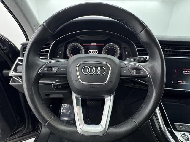 Photo of 2023 Mythos Black Metallic Audi Q7