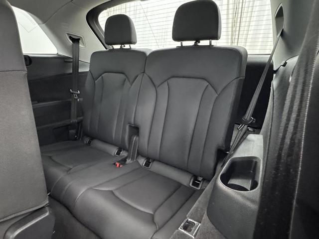 Photo of 2023 Mythos Black Metallic Audi Q7