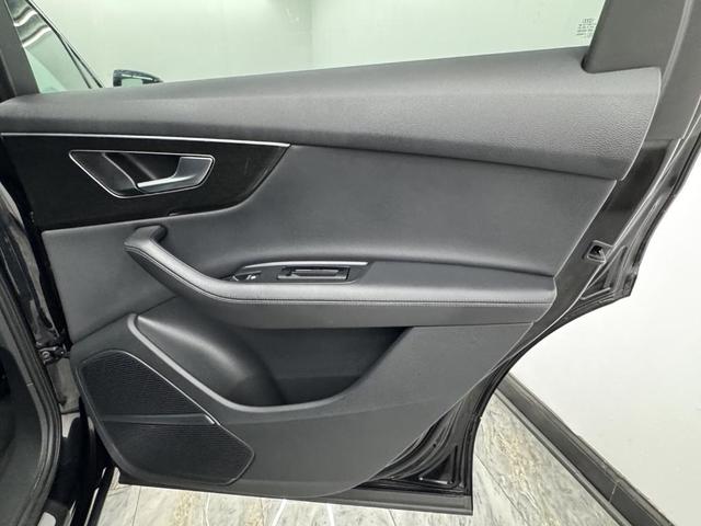 Photo of 2023 Mythos Black Metallic Audi Q7