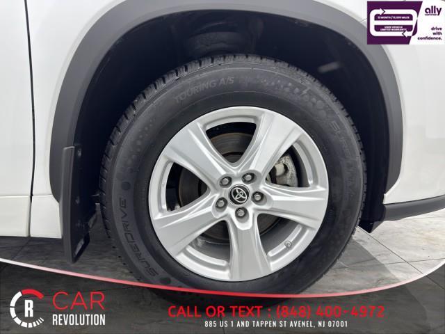 Photo of 2023 White Toyota Highlander