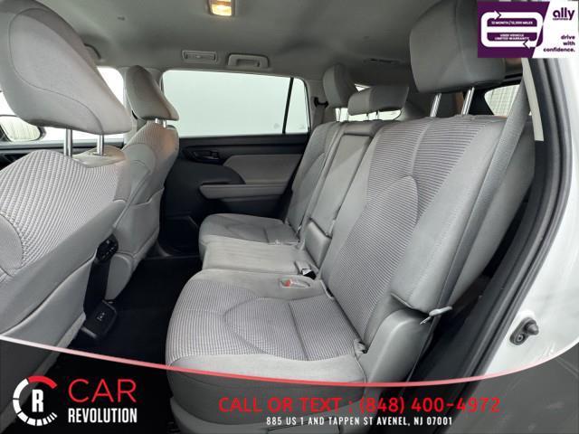 Photo of 2023 White Toyota Highlander