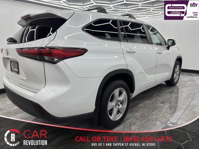 Photo of 2023 White Toyota Highlander