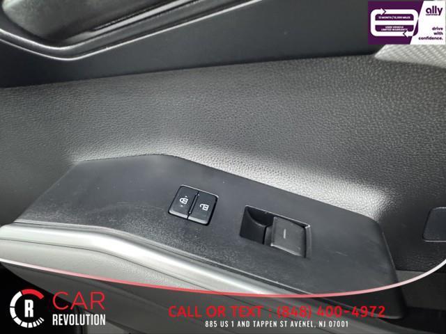Photo of 2023 White Toyota Highlander
