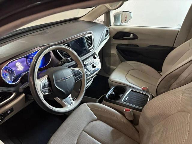 Photo of 2018 Billet Silver Metallic Clearcoat Chrysler Pacifica