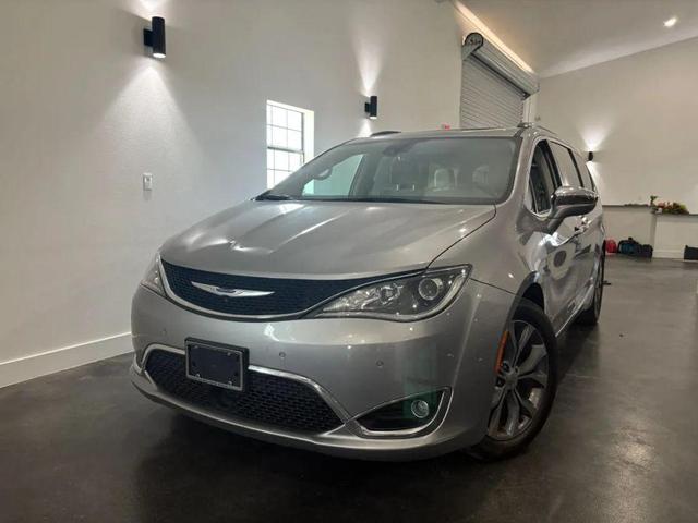 Photo of 2018 Billet Silver Metallic Clearcoat Chrysler Pacifica