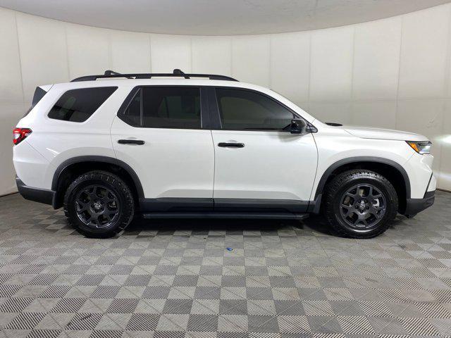 Photo of 2025 Platinum White Pearl Honda Pilot