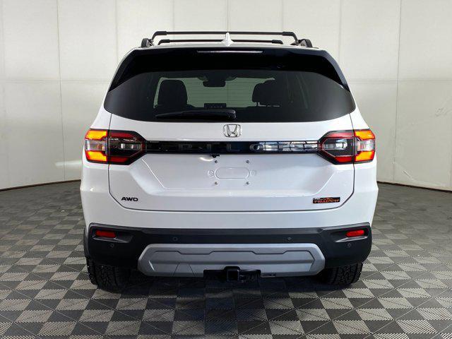Photo of 2025 Platinum White Pearl Honda Pilot