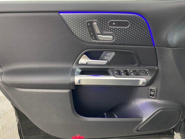 Photo of 2025 Night Black Mercedes-Benz GLB 250