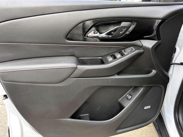 Photo of 2023 White Chevrolet Traverse