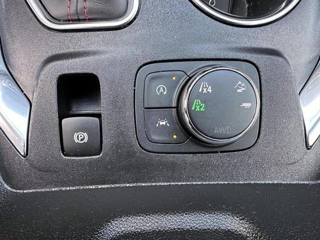 Photo of 2023 White Chevrolet Traverse