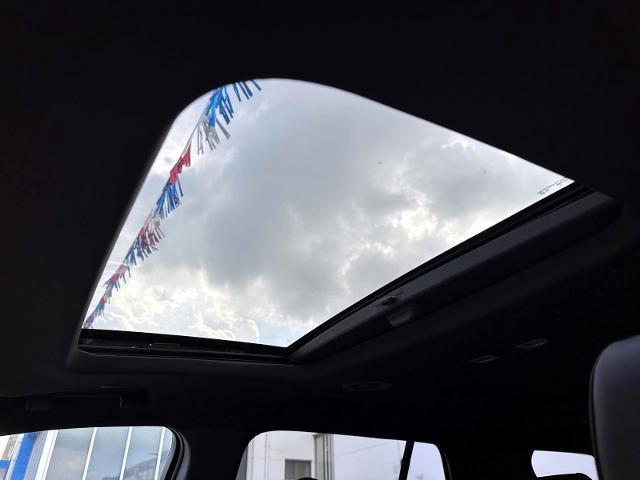 Photo of 2023 White Chevrolet Traverse