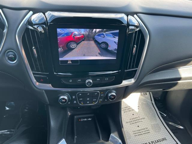 Photo of 2022 Silver Ice Metallic Chevrolet Traverse