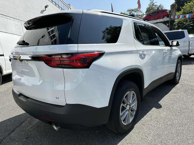 Photo of 2023 Summit White Chevrolet Traverse