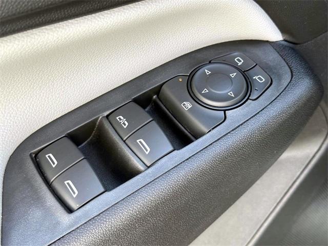 Photo of 2022 White Chevrolet Equinox
