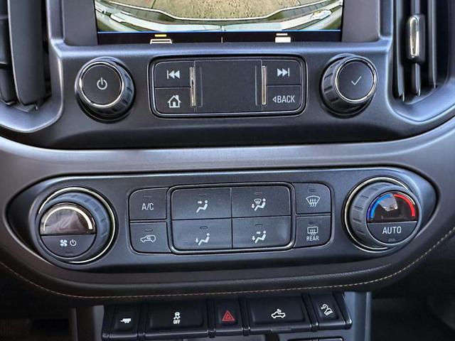 Photo of 2022 White GMC Canyon