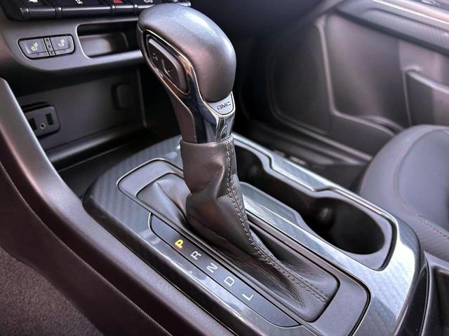 Photo of 2022 White GMC Canyon