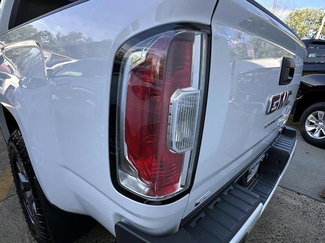 Photo of 2022 White GMC Canyon
