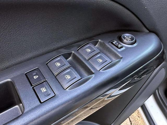 Photo of 2022 White GMC Canyon
