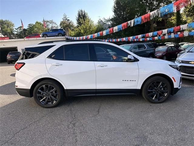 Photo of 2022 White Chevrolet Equinox