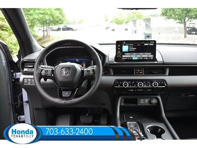 Photo of 2025 Sonic Gray Pearl Honda Pilot