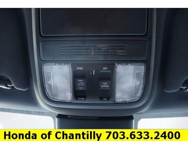 Photo of 2023 Platinum White Pearl Honda Odyssey