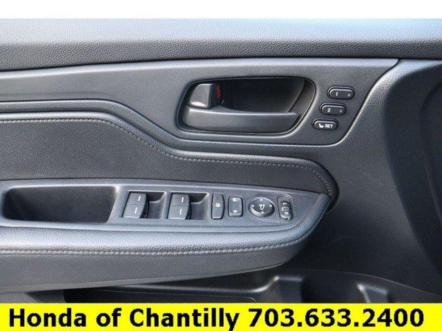 Photo of 2023 Platinum White Pearl Honda Odyssey