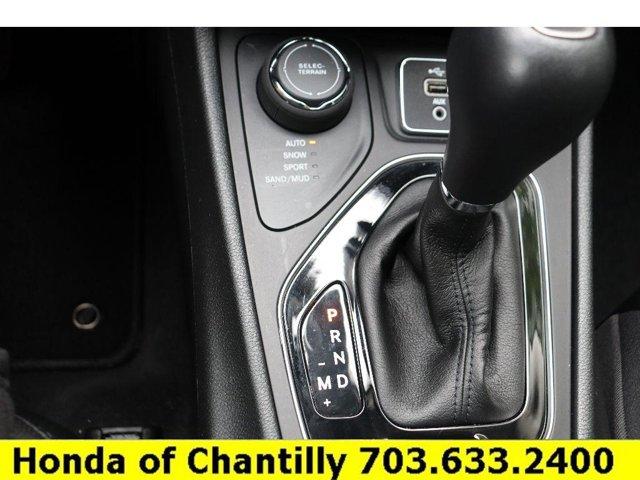 Photo of 2022 Bright White Clearcoat Jeep Cherokee