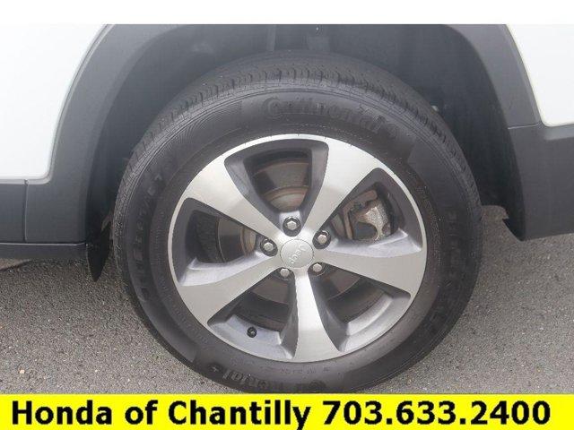 Photo of 2022 Bright White Clearcoat Jeep Cherokee