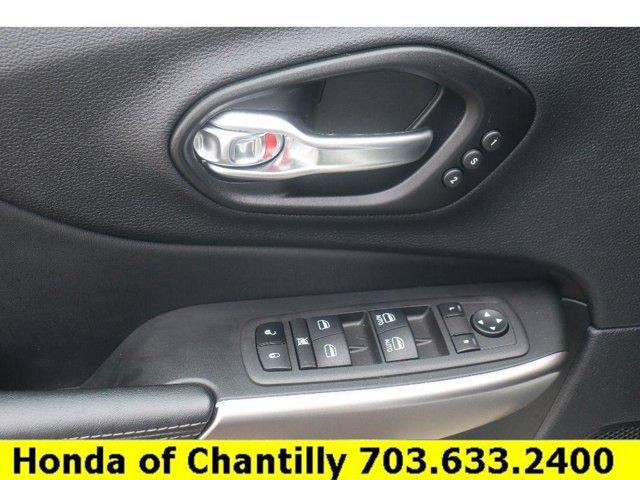 Photo of 2022 Bright White Clearcoat Jeep Cherokee