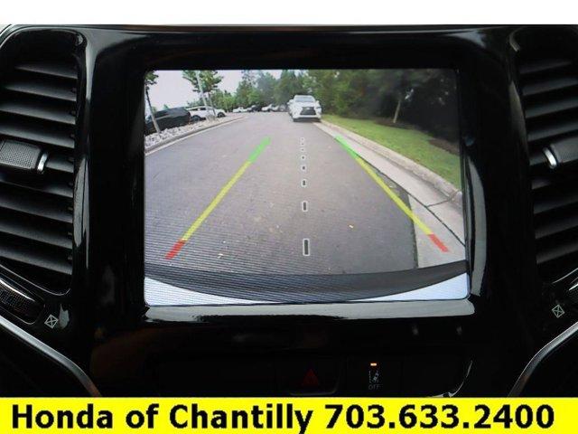 Photo of 2022 Bright White Clearcoat Jeep Cherokee