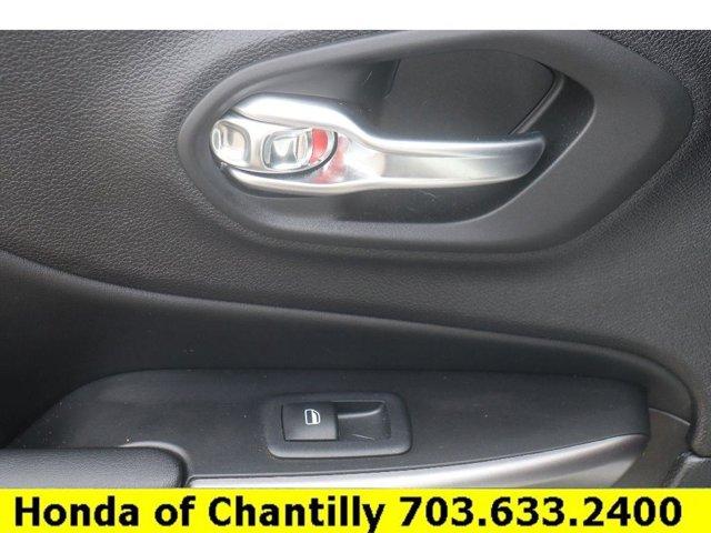Photo of 2022 Bright White Clearcoat Jeep Cherokee