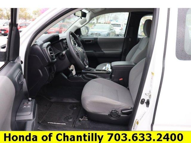 Photo of 2017 Super White Toyota Tacoma