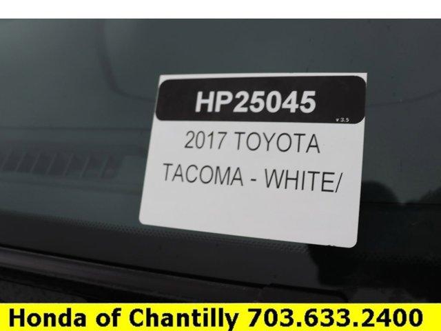 Photo of 2017 Super White Toyota Tacoma
