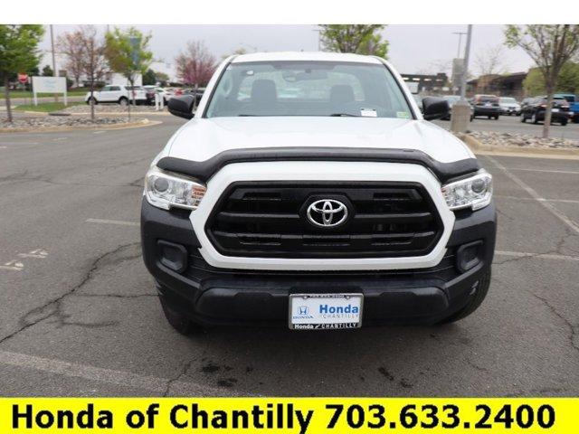 Photo of 2017 Super White Toyota Tacoma